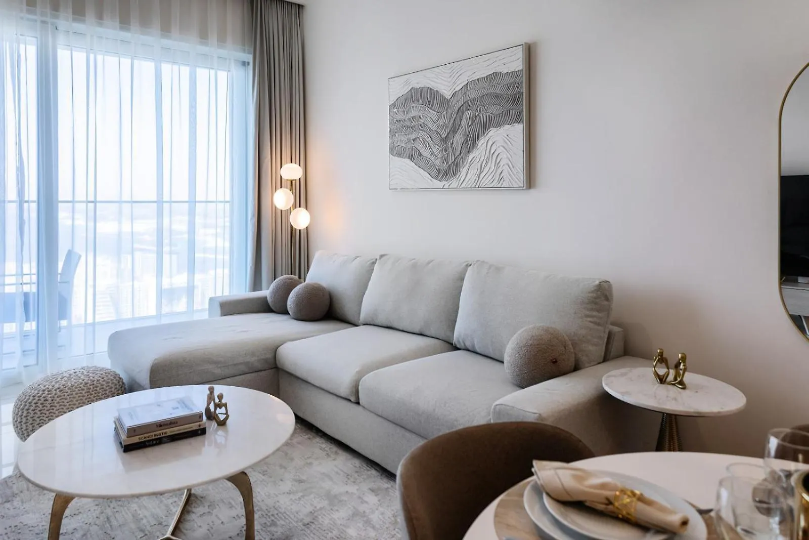 Gorgeous 1Bd Apt With Beach Access In Grand Bleu Dubai