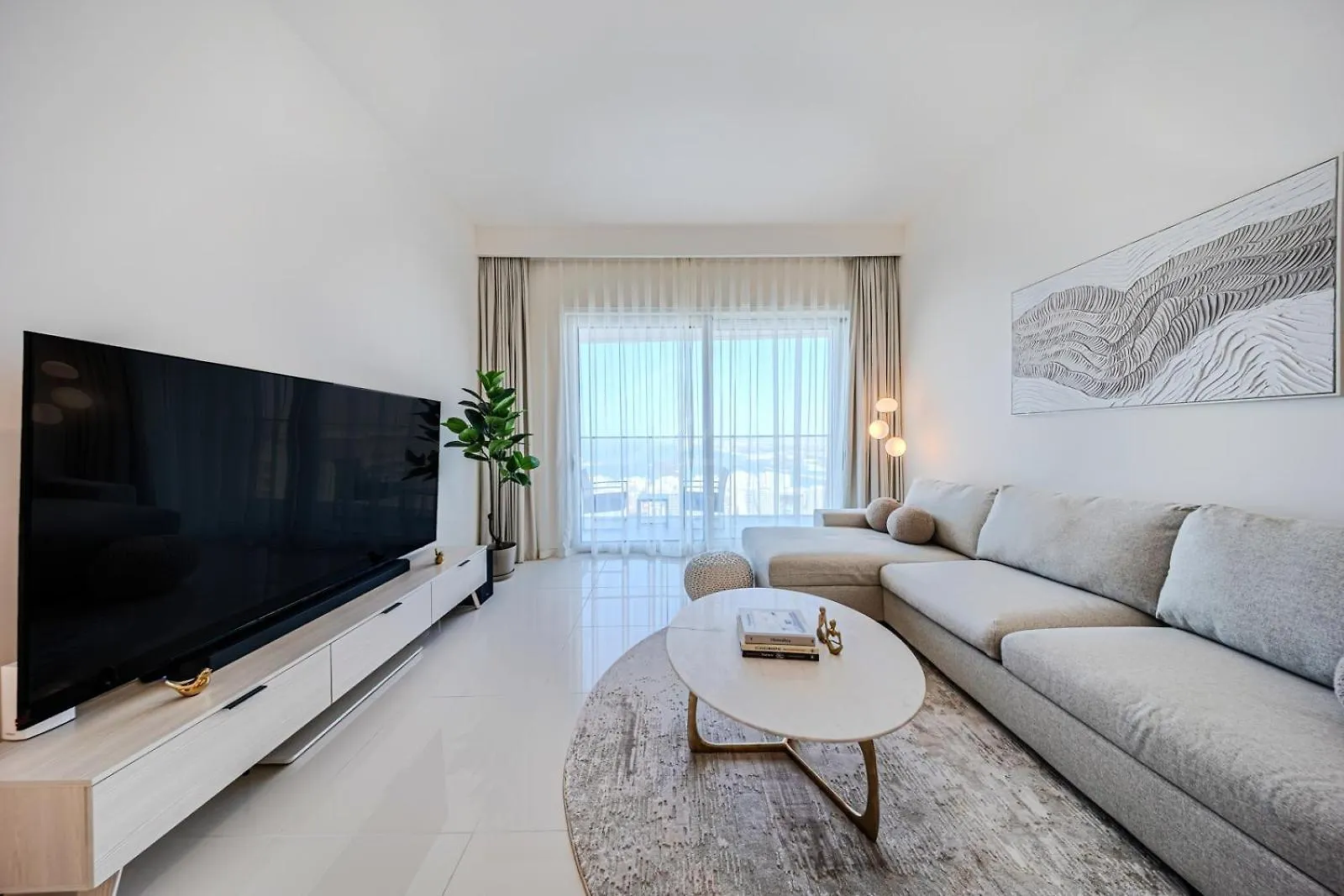 Gorgeous 1Bd Apt With Beach Access In Grand Bleu Dubai Apartment