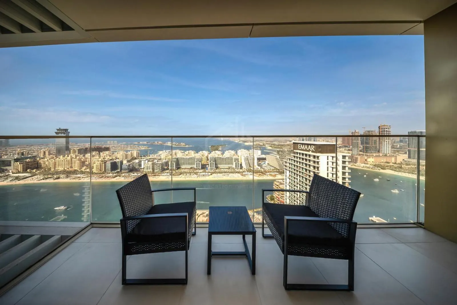 Gorgeous 1Bd Apt With Beach Access In Grand Bleu Dubai