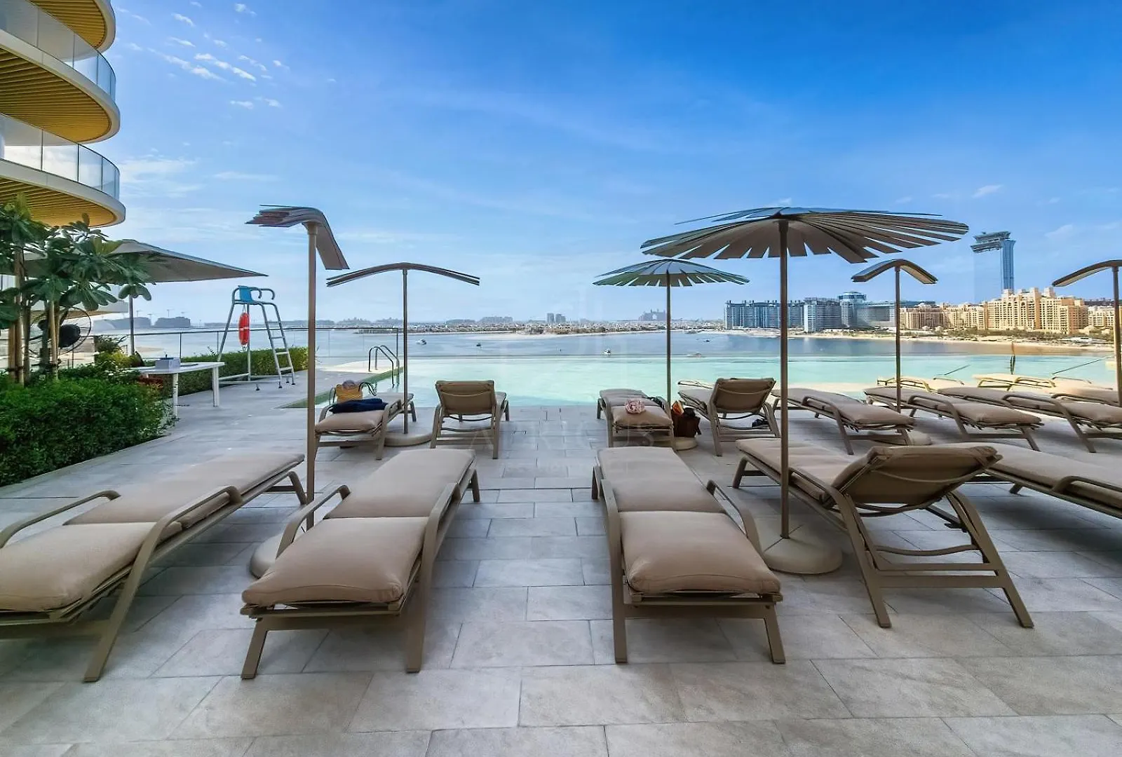 Gorgeous 1Bd Apt With Beach Access In Grand Bleu Dubai