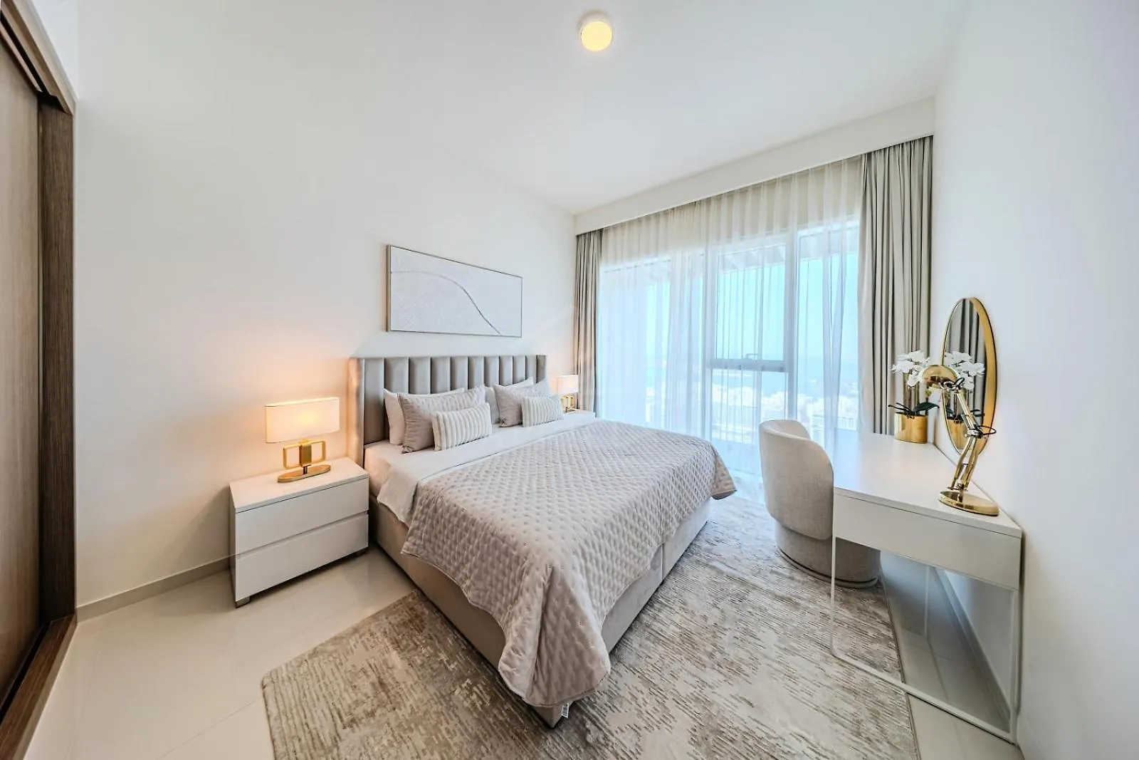 Gorgeous 1Bd Apt With Beach Access In Grand Bleu Dubai Apartment